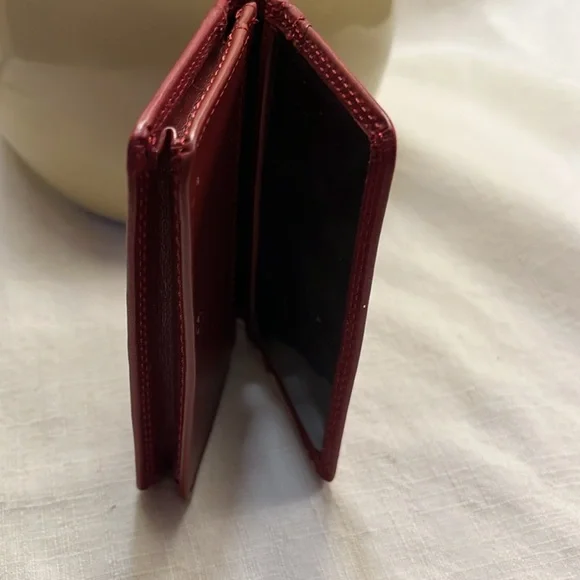 Wenger Red Leather Card Case Wallet Makers of the Genuine Swiss Army Knife - Picture 7 of 12